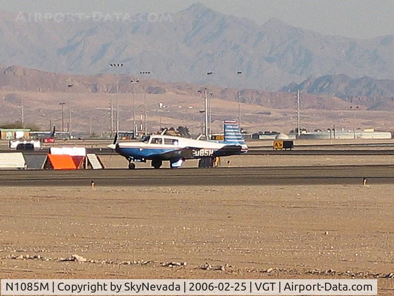 N1085M, 1975 Cessna 182P Skylane C/N 18264221, Waiting for take-off