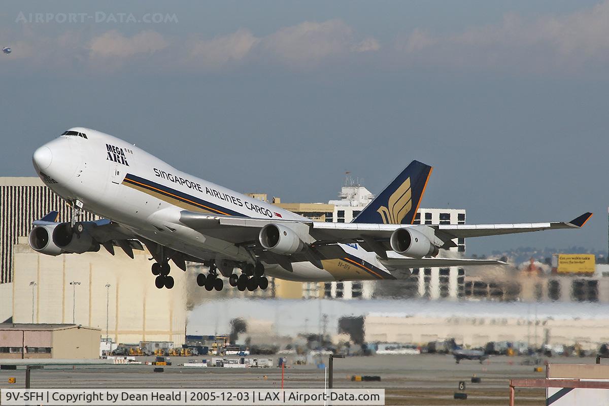9V-SFH, 1995 Boeing 747-412F/SCD C/N 28032, Singapore Airlines Cargo - 9V-SFH - departing RWY 25L.