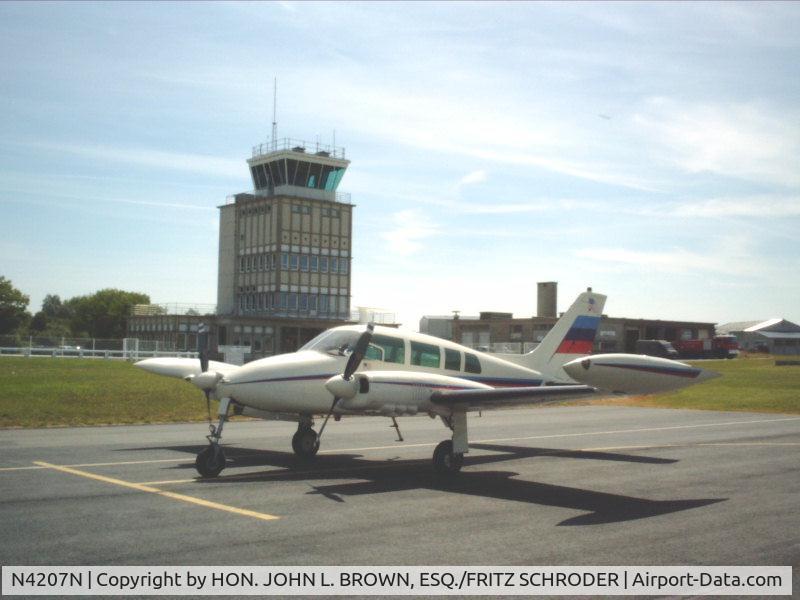 N4207N, 1964 Cessna 320B Skyknight C/N 320B0047, C320 AT DINARD, FRANCE