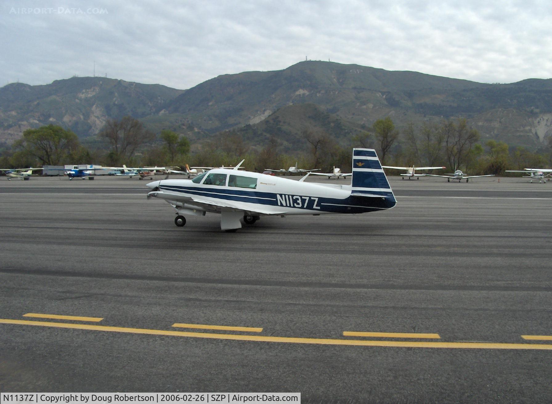N1137Z, Mooney M20J 201 C/N 24-1628, Mooney M20J 201LM, Lycoming IO-360 A&C 200 Hp, taxi to Runway 22