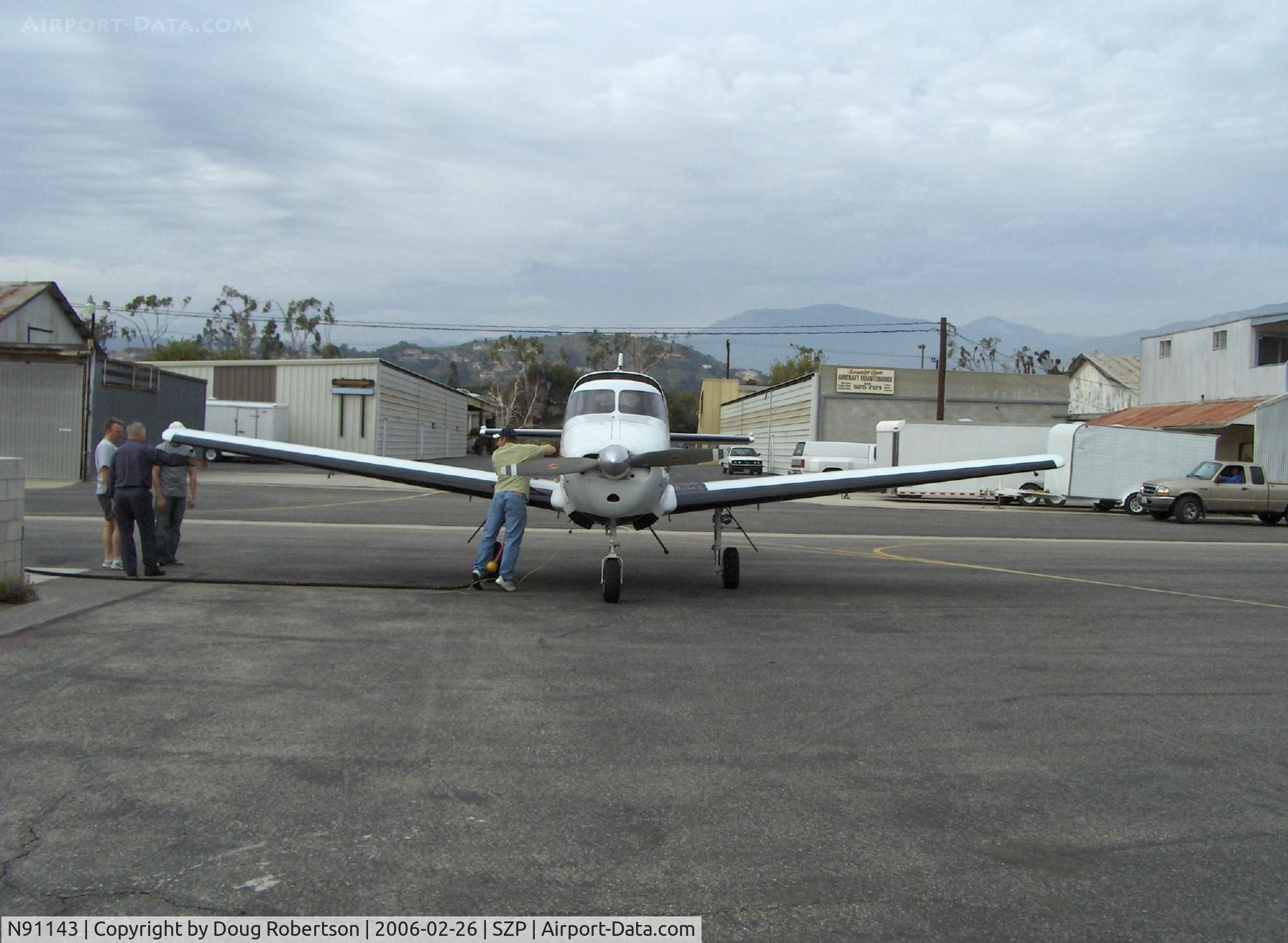 N91143, 1946 North American Navion C/N NAV-4-36, 1946 North American NAVION, Continental E-185-3 205 Hp, refueling
