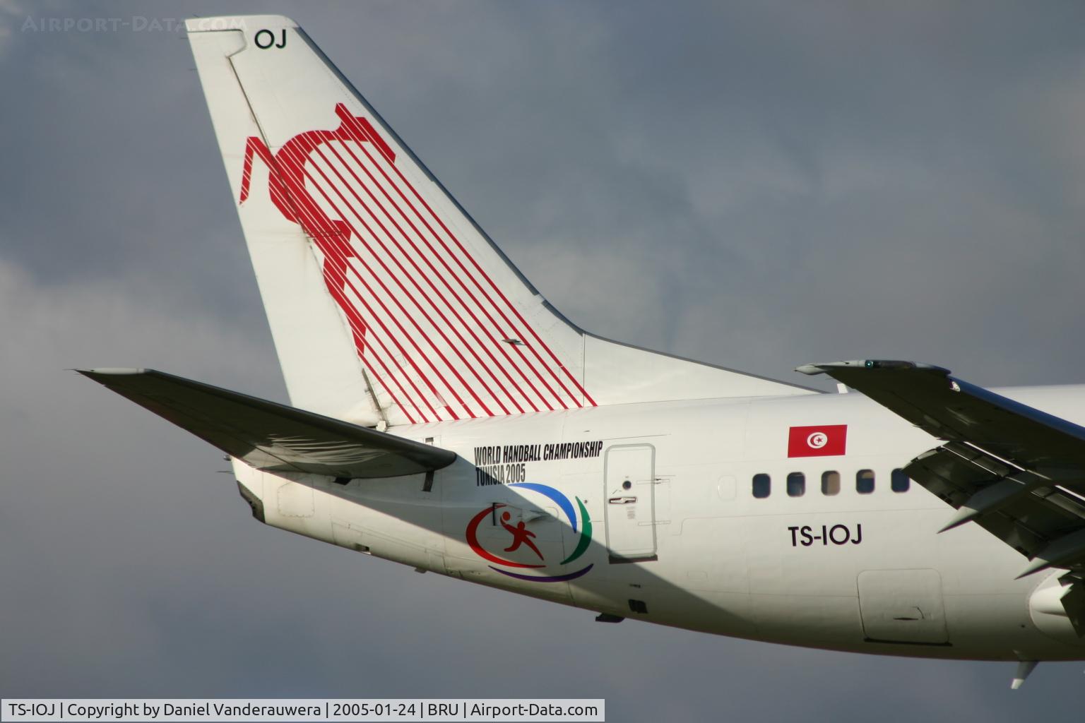 TS-IOJ, 1995 Boeing 737-5H3 C/N 27912, arival of flight TU788 - this B735 supports World Handball Championship