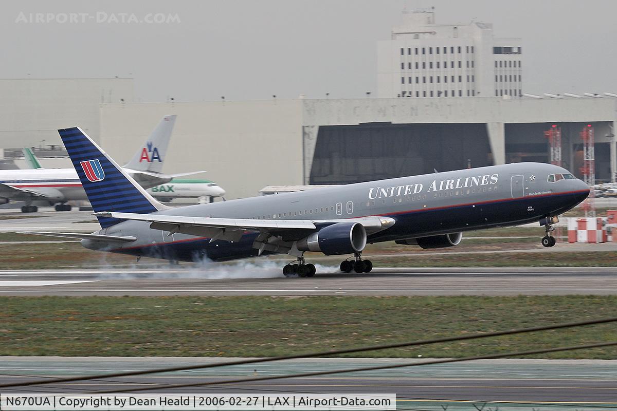 N670UA, 1999 Boeing 767-322 C/N 29240, United Airlines N670UA touching down on RWY 7R.