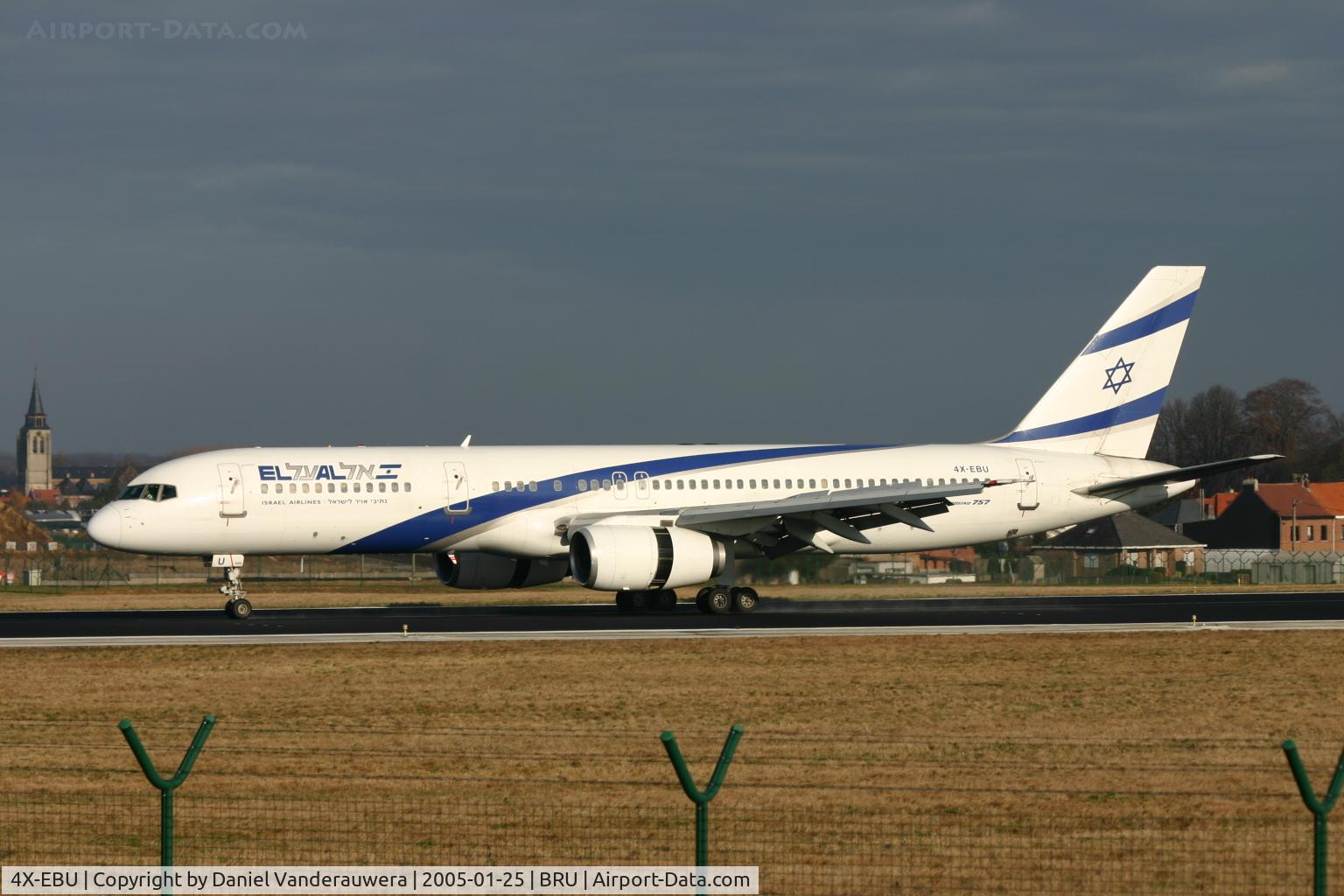 4X-EBU, 1993 Boeing 757-258 C/N 26053/529, flight LY331 has landed on rnw 25L