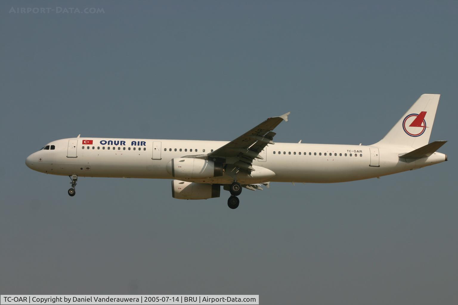 TC-OAR, 1996 Airbus A321-131 C/N 614, short to land on rnw 25L