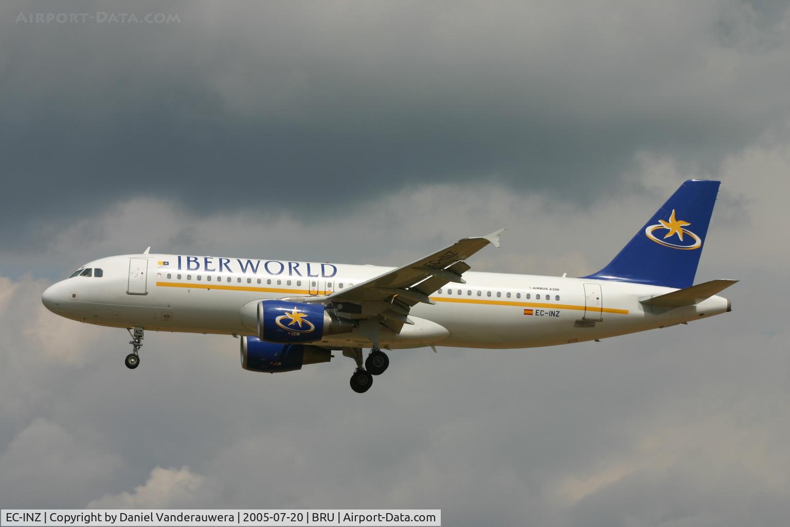 EC-INZ, 2003 Airbus A320-214 C/N 2011, short to land on rnw 25L