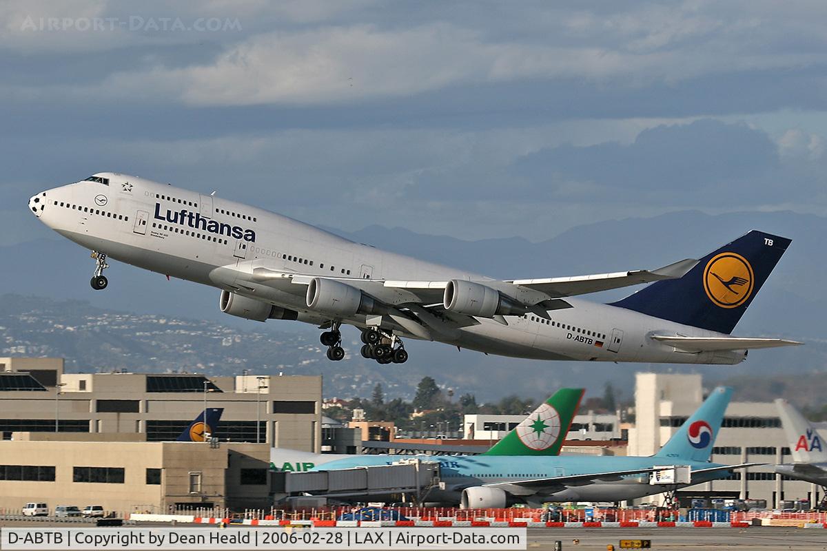D-ABTB, 1989 Boeing 747-430M C/N 24286, Lufthansa D-ABTB departing LAX RWY 25R.