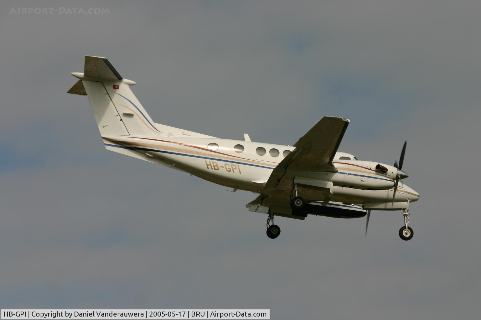 HB-GPI, 1992 Beech 300LW Super King Air C/N FA-220, closer to rnw 02