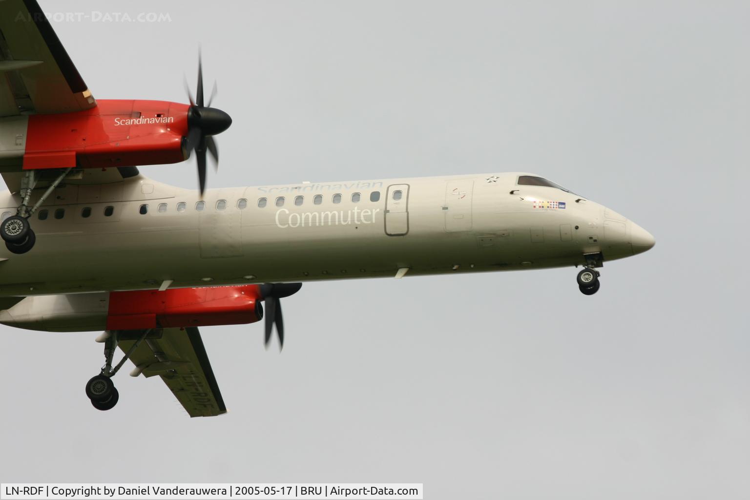 LN-RDF, 2000 De Havilland Canada DHC-8-402Q Dash 8 C/N 4021, landing on rnw 02