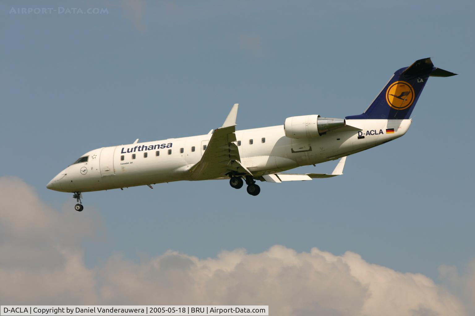 D-ACLA, Canadair CRJ-100LR (CL-600-2B19) C/N 7004, short to land on rnw 25L