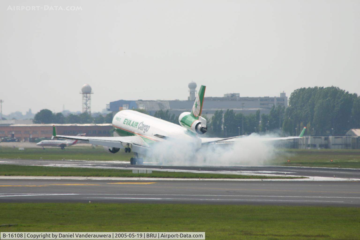 B-16108, 1997 McDonnell Douglas MD-11F C/N 48778, touch down of Eva Air Cargo on rnw 25R