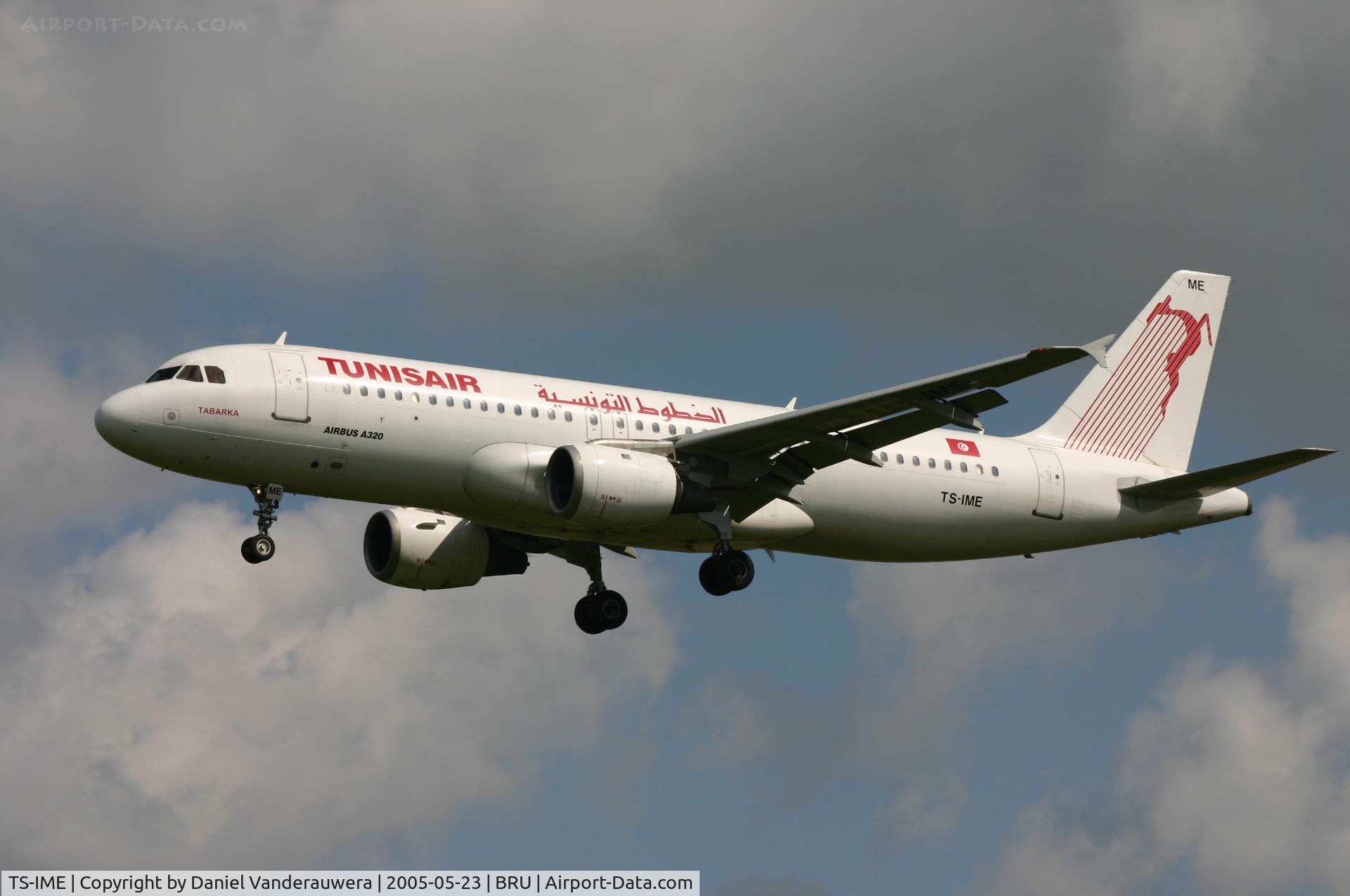 TS-IME, 1990 Airbus A320-211 C/N 123, arrival of TABARKA on rnw 25L