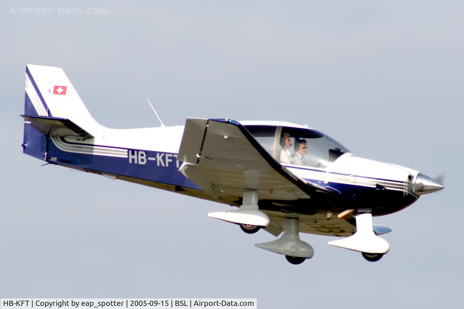 HB-KFT, 2001 Robin DR-400-500 President C/N 32, on final for runway 16