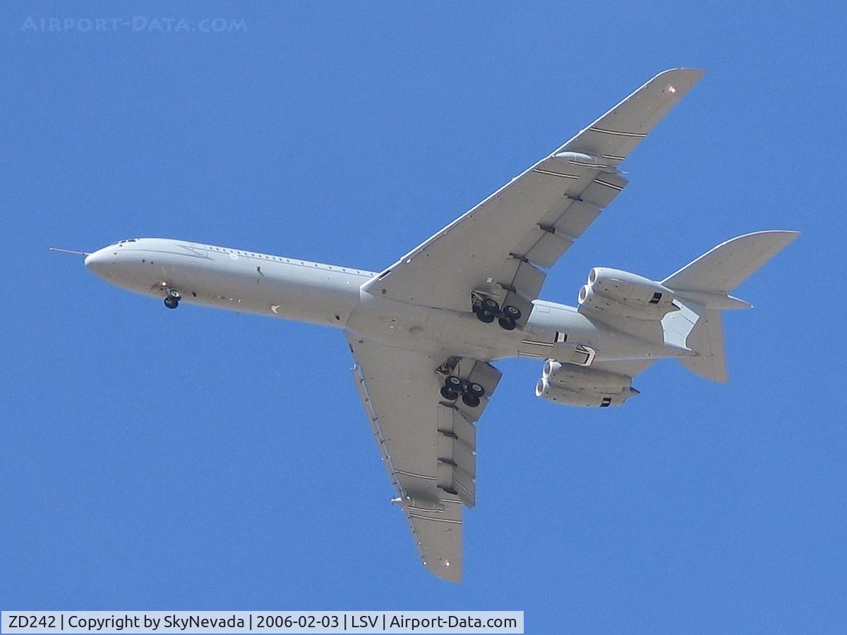 ZD242, 1968 Vickers VC10 K.4 C/N 866, Canon G5 Powershot @ 4x. Returning from last day of Red Flag @ Nellis AFB