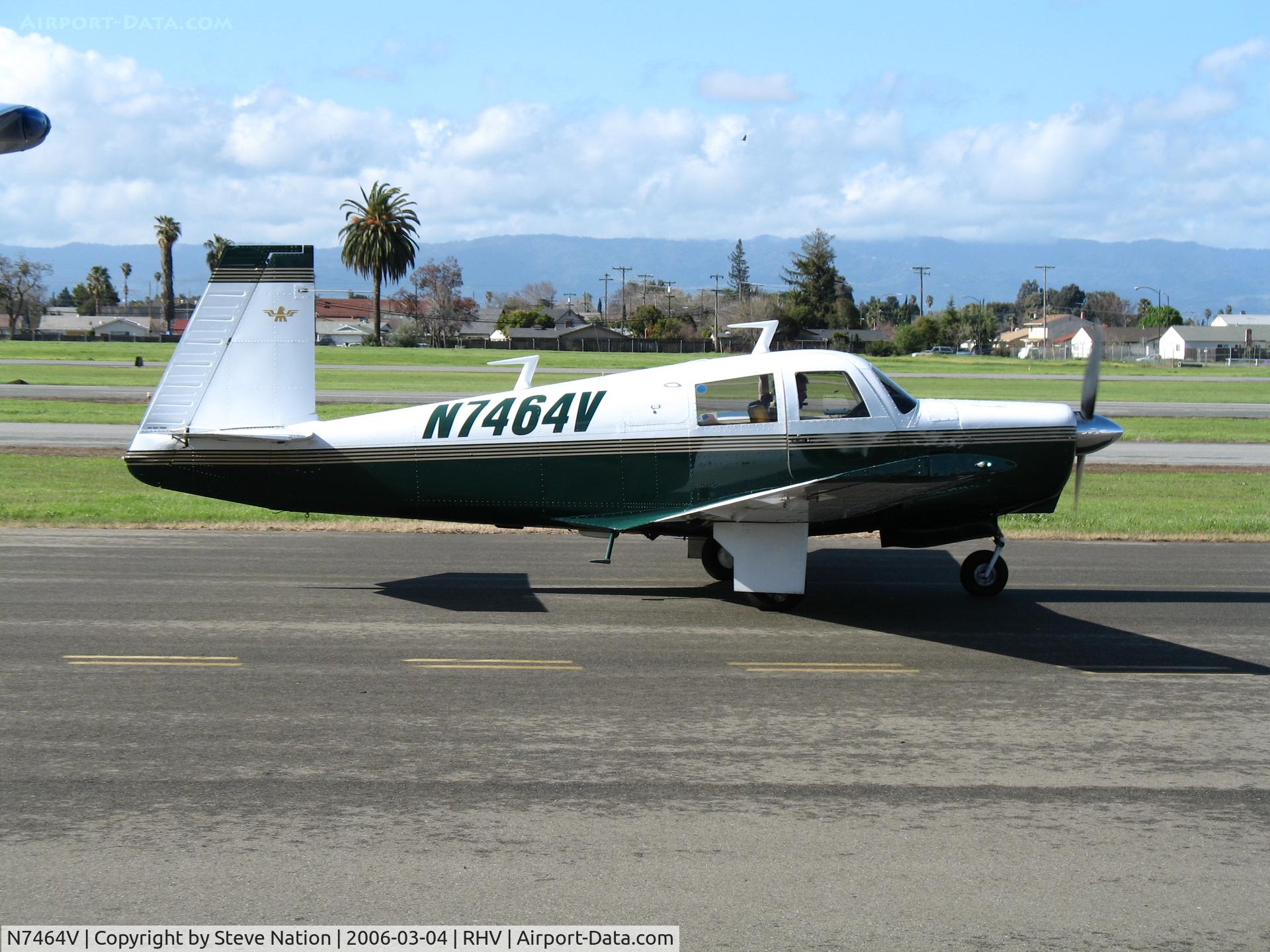 N7464V, 1975 Mooney M20C Ranger C/N 20-1158, 1975 Mooney 20C taxiis in bright sunshine at Reid-Hillview Airport (San Jose), CA