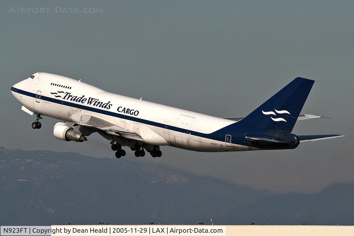 N923FT, 1982 Boeing 747-2U3B C/N 22769, Trade Winds Cargo N923FT climbing out from LAX RWY 25R.