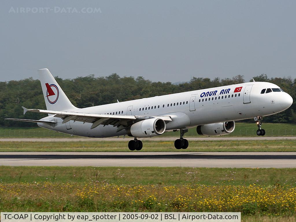 TC-OAP, 1996 Airbus A321-131 C/N 604, Landing on runway 16