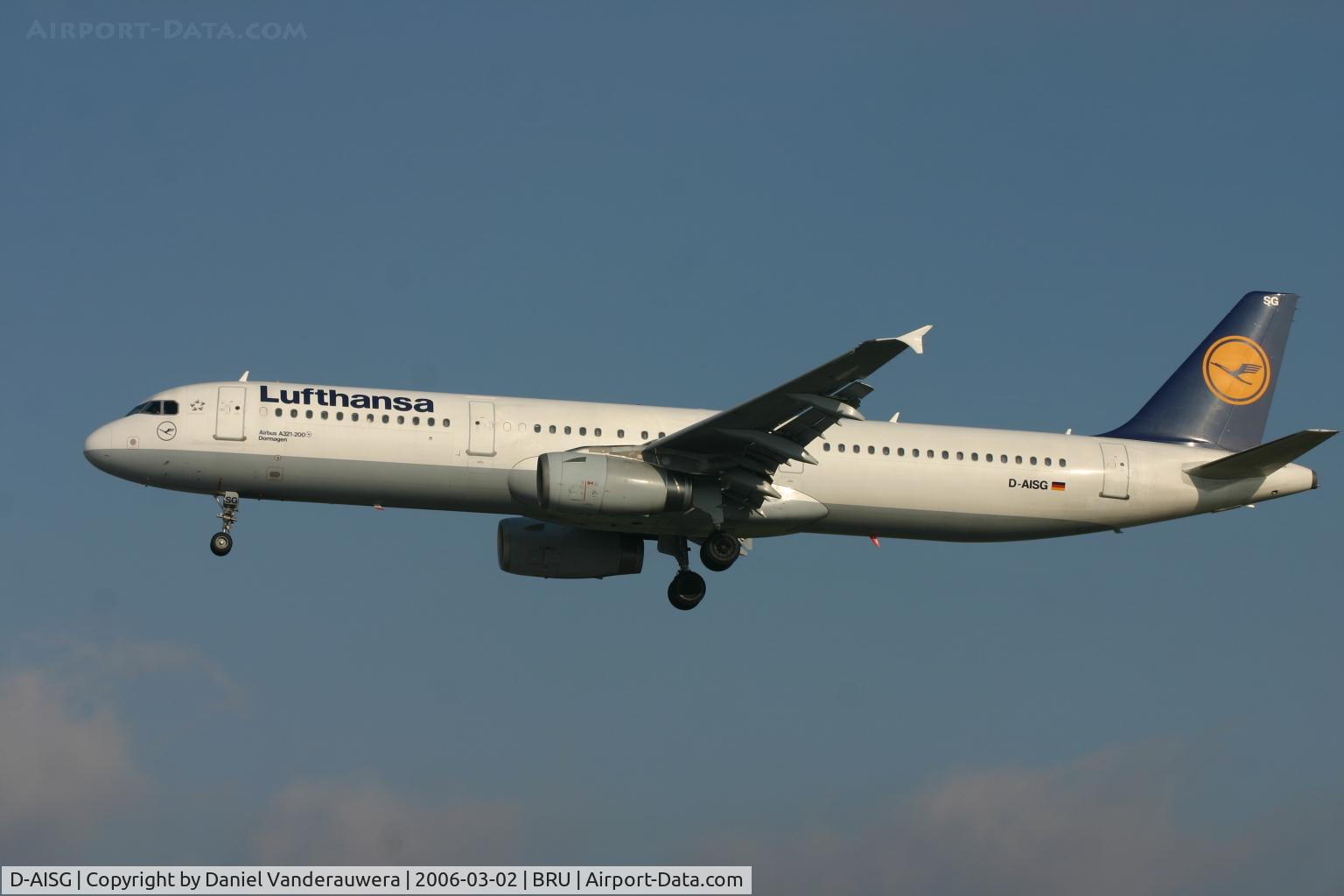 D-AISG, 2000 Airbus A321-231 C/N 1273, short to land on rnw 25L