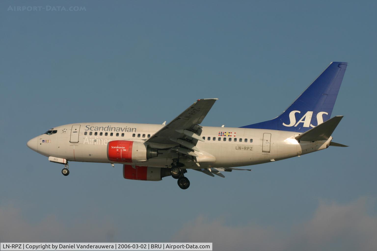 LN-RPZ, 1998 Boeing 737-683 C/N 28293, arrival of BERA VIKING, short to rnw 25L
