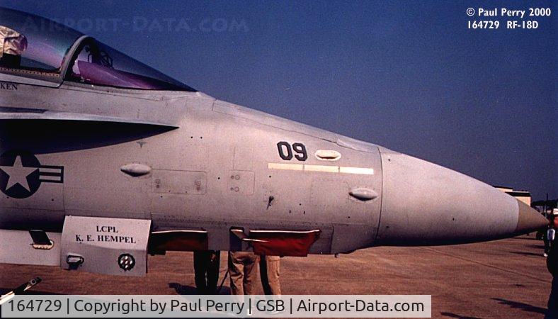 164729, McDonnell Douglas F/A-18D Hornet C/N 1183, The close up, showing the recon package profile in the nose, and mod to the nose gear door.
