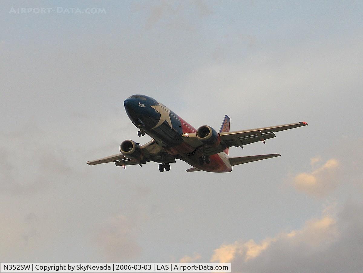 N352SW, 1990 Boeing 737-3H4 C/N 24888, Southwest Airlines - 'Texas Lone Star' / 1990 Boeing 737-3H4