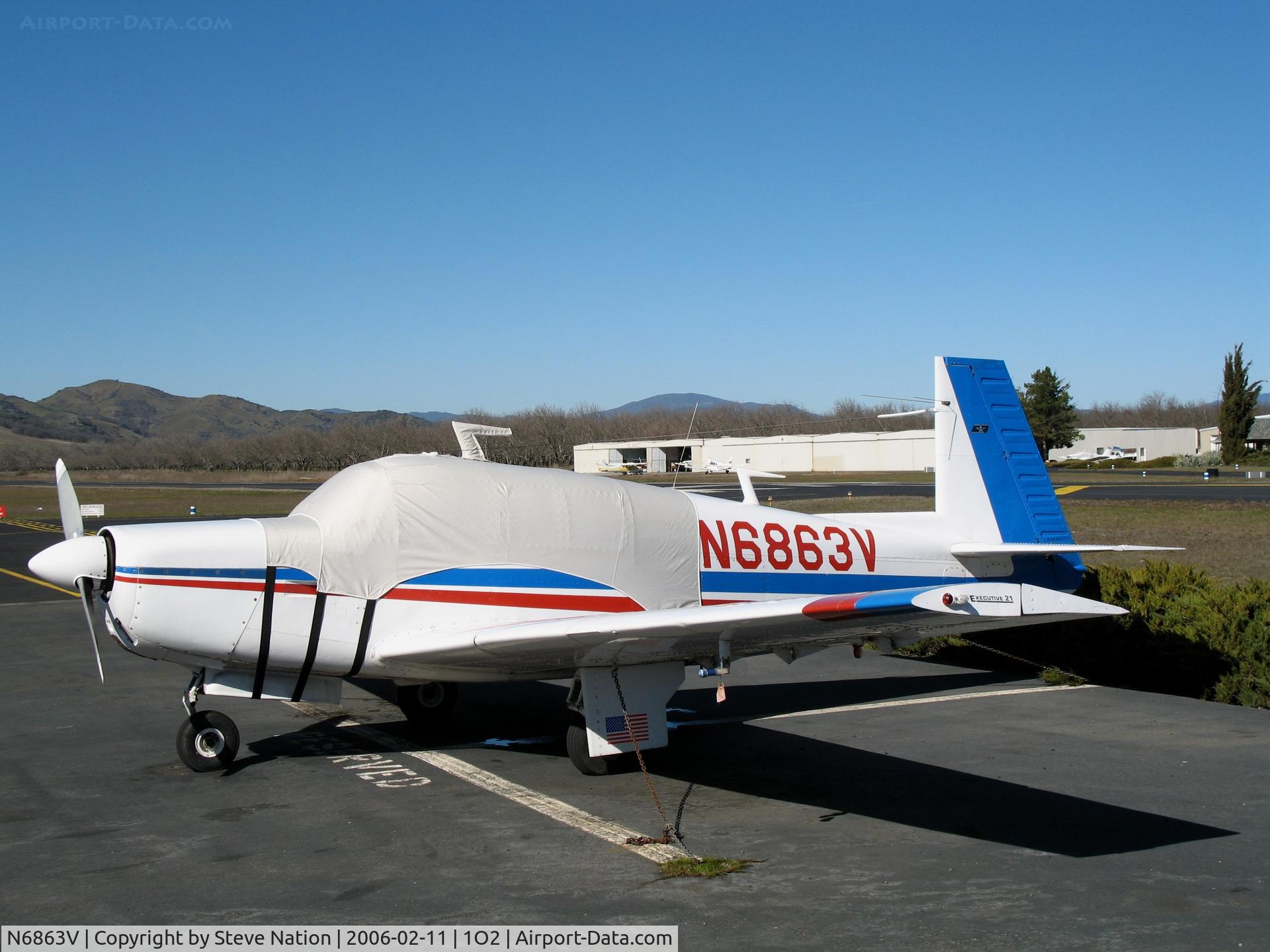 N6863V, 1975 Mooney M20F Executive C/N 22-1256, 1975 Mooney M20F at Lampson Field (Lakeport), CA