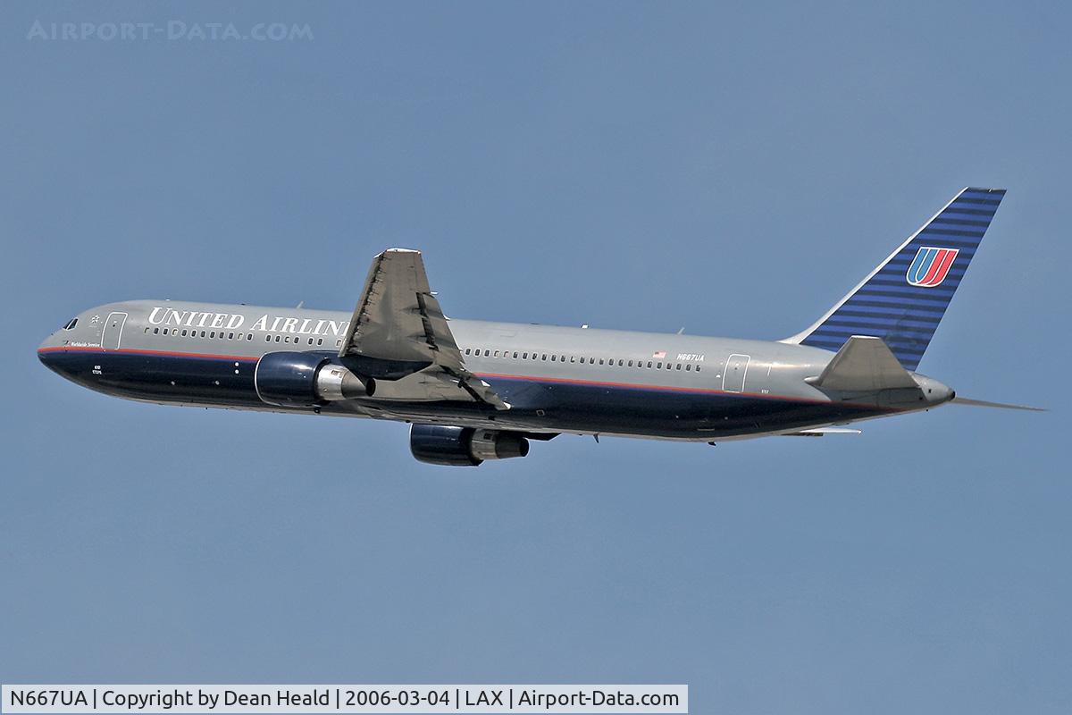 N667UA, 1998 Boeing 767-322 C/N 29239, Gear finally stowed - United Airlines N667UA (767-322) - Flight UAL83 - departing LAX RWY 25R enroute to Honolulu International Airport (PHNL).