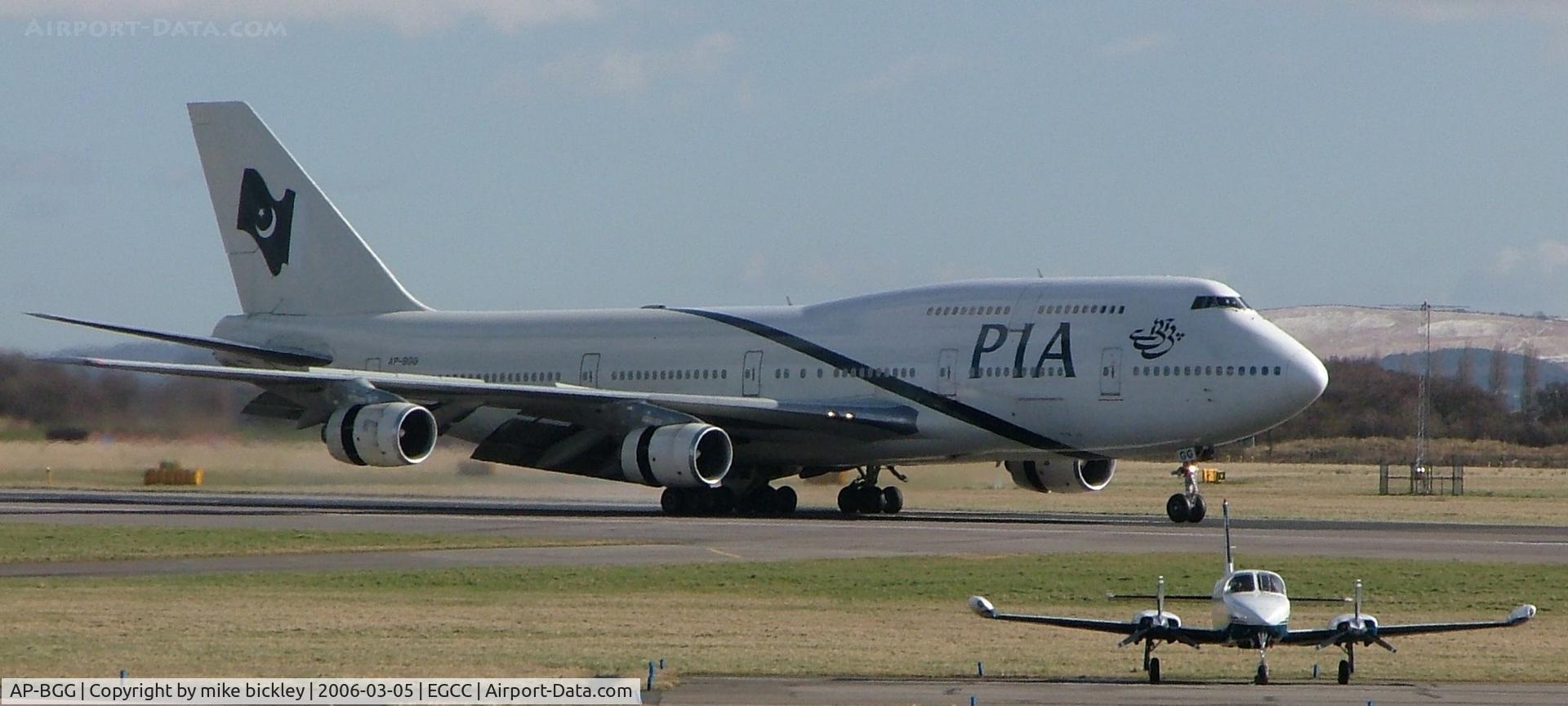AP-BGG, 1988 Boeing 747-367 C/N 24215, reverse thrust