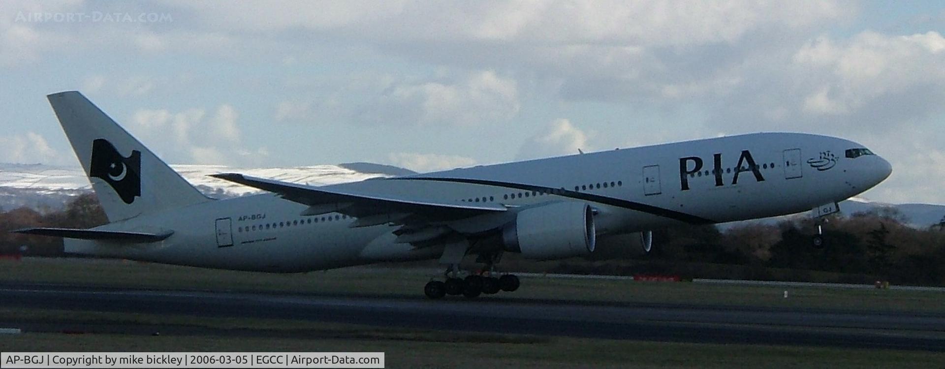AP-BGJ, 2003 Boeing 777-240/ER C/N 33775, Rotate