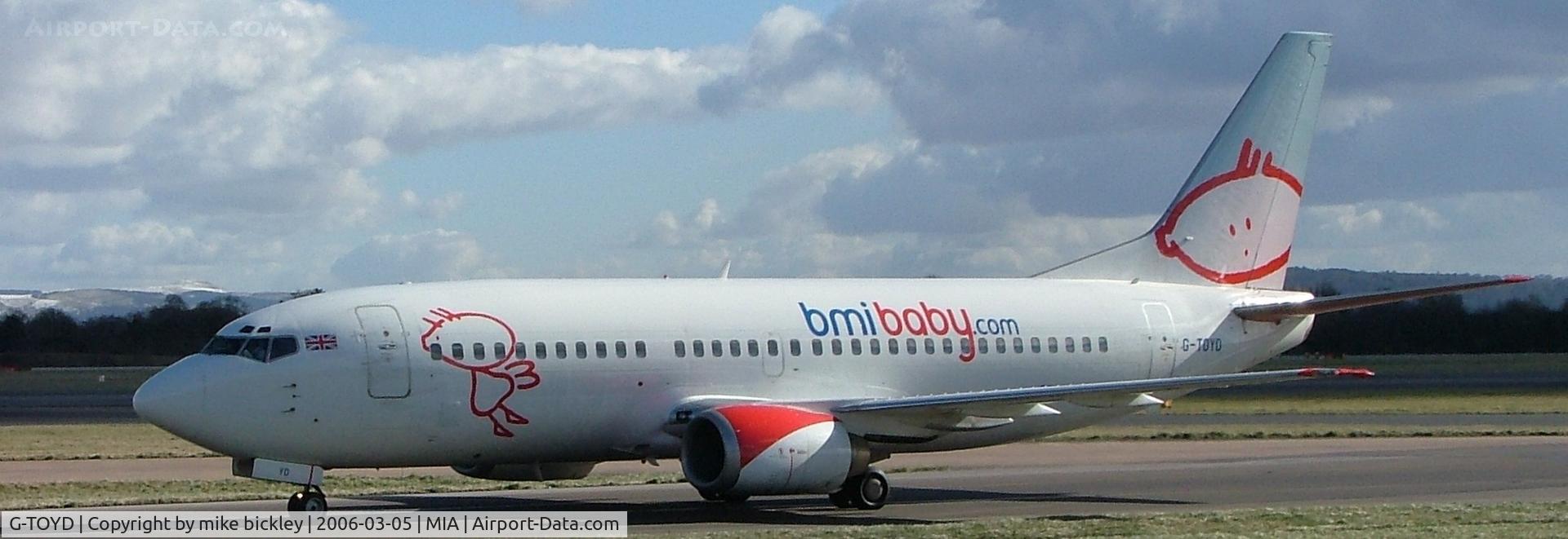 G-TOYD, 1994 Boeing 737-3Q8 C/N 26307, taxi to gate