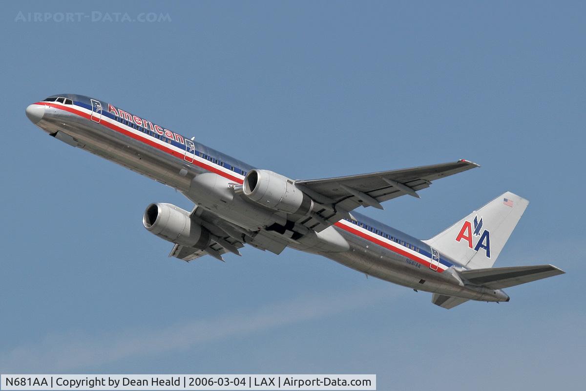 N681AA, 1992 Boeing 757-223 C/N 25338, American Airlines - N681AA (1992 Boeing 757-223) - departing LAX RWY 25R as FLT 620 enroute to Lambert St. Louis International (KSTL) in St. Louis, Missouri.