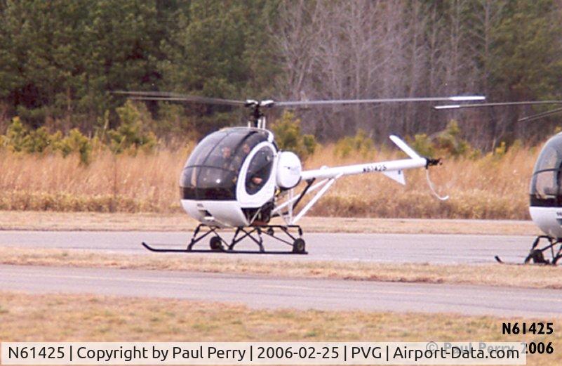 N61425, 1996 Schweizer 269C-1 C/N 0029, 425 getting aloft with another student