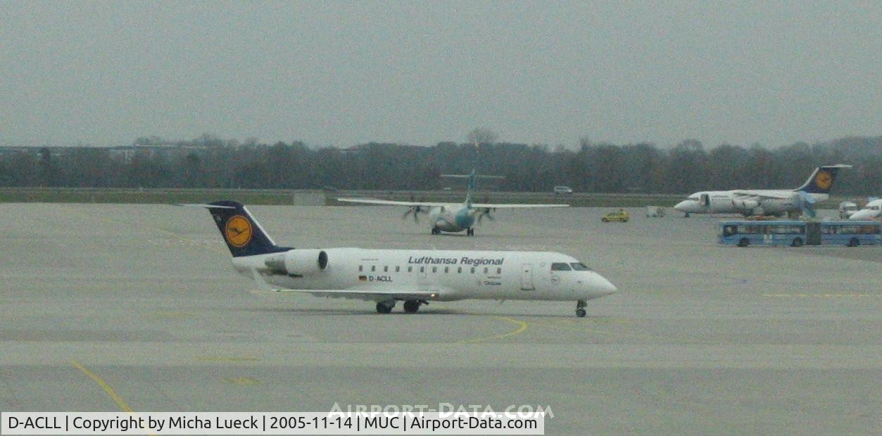 D-ACLL, Canadair CRJ-100LR (CL-600-2B19) C/N 7024, Taxiing to the runway for departure