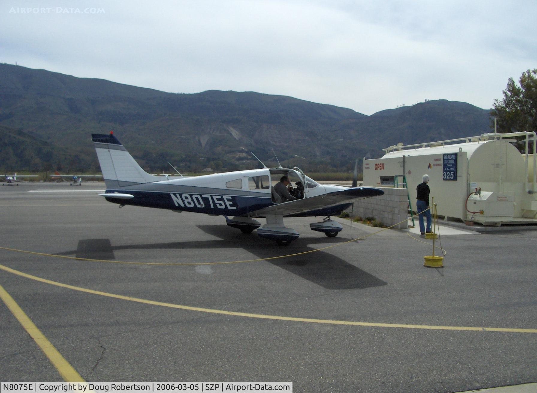 N8075E, 1979 Piper PA-28-181 C/N 28-8090065, 1979 Piper PA-28-181 ARCHER II, Lycoming O&VO-360 180 Hp, refueling