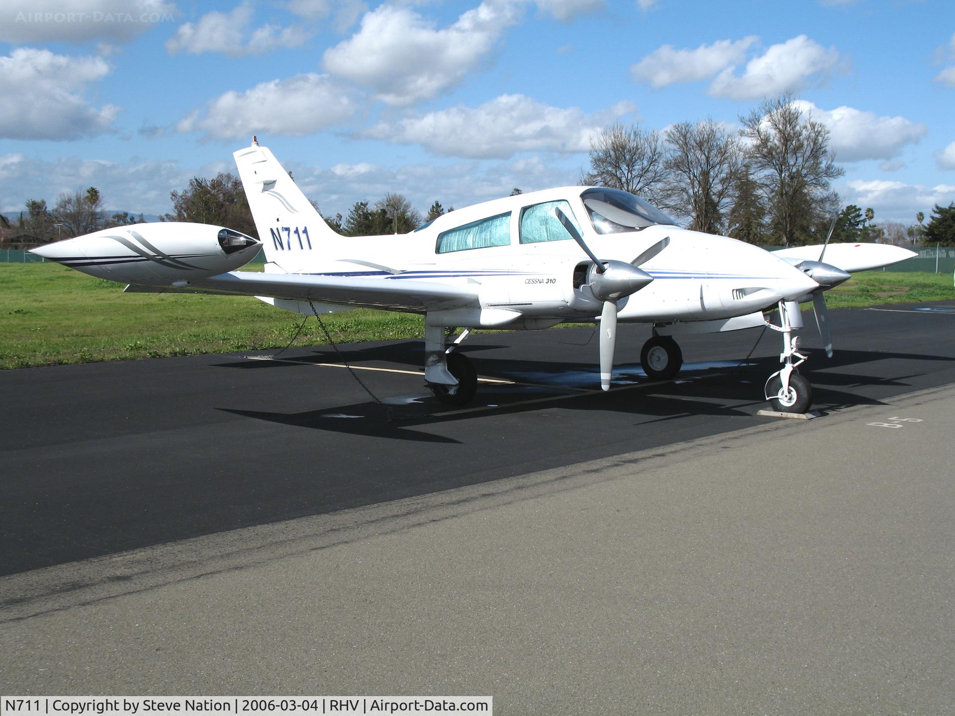 N711, 2007 Cub Crafters CC11-100 Sport Cub C/N CC11-00058, Barker Ventures 1972 Cessna 310Q at Reid-Hillview Airport (San Jose), CA
