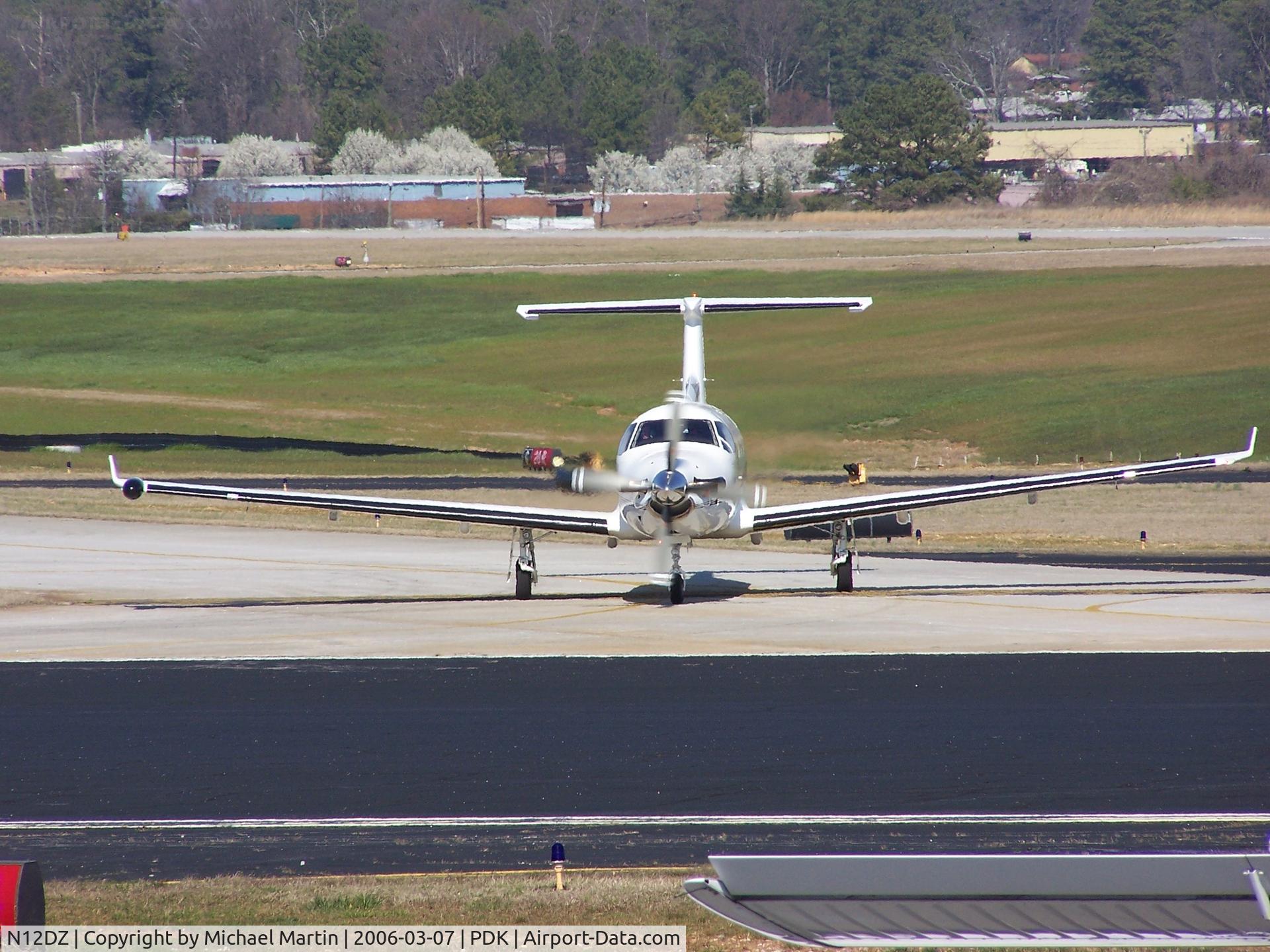 N12DZ, 2001 Pilatus PC-12/45 C/N 390, Taxing to Epps Air Service