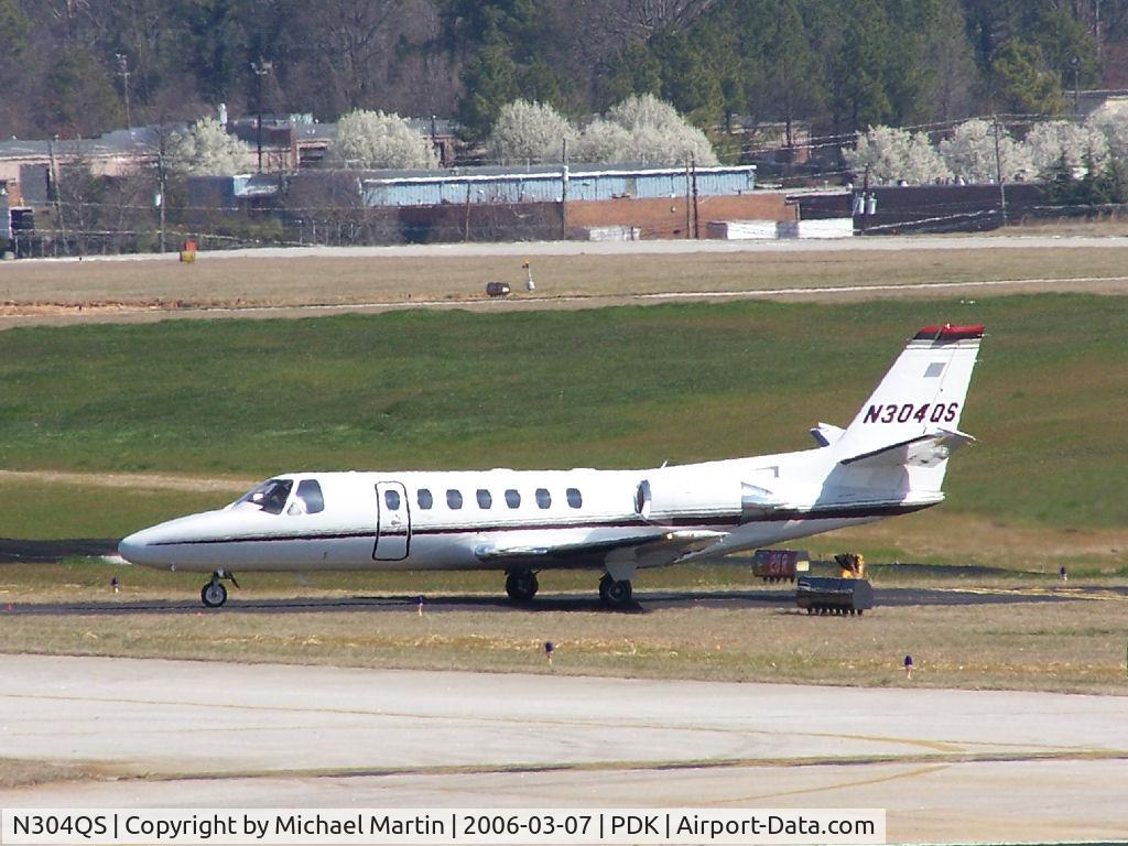 N304QS, 1997 Cessna 560 C/N 560-0408, Taxing to Signature Air