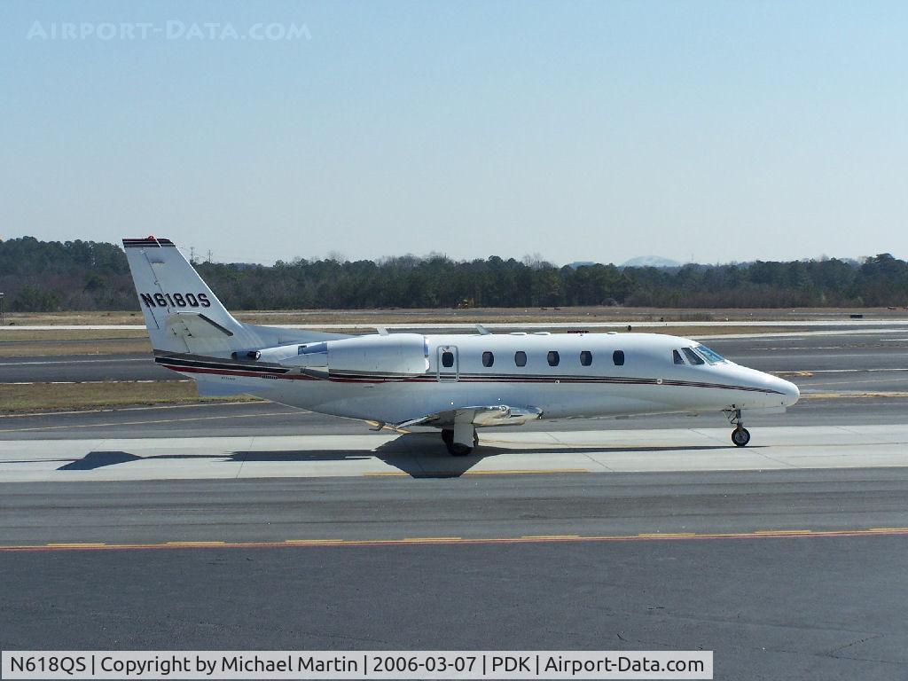N618QS, 2004 Cessna 560XLS Citation Excel C/N 560-5506, Taxing to Runway 2R