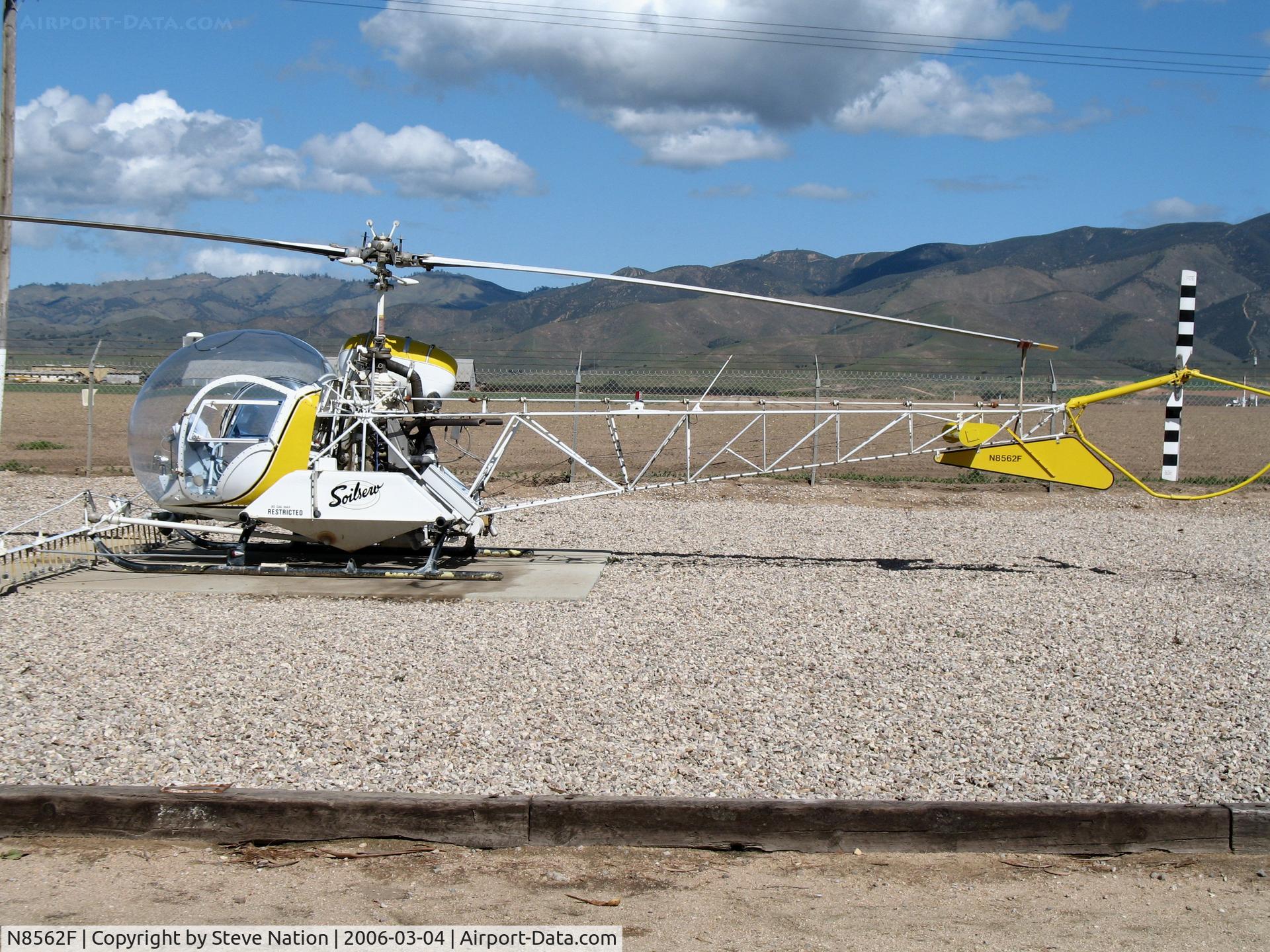 N8562F, 1966 Bell 47G-5 C/N 7806, Soilserv Inc. 1966 Bell 47-G5 sprayer near Soledad, CA