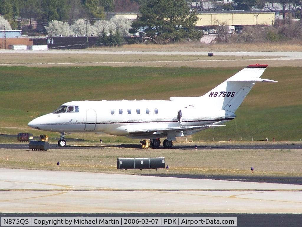 N875QS, 1998 Raytheon Hawker 800XP C/N 258375, Taxing to Signature Air