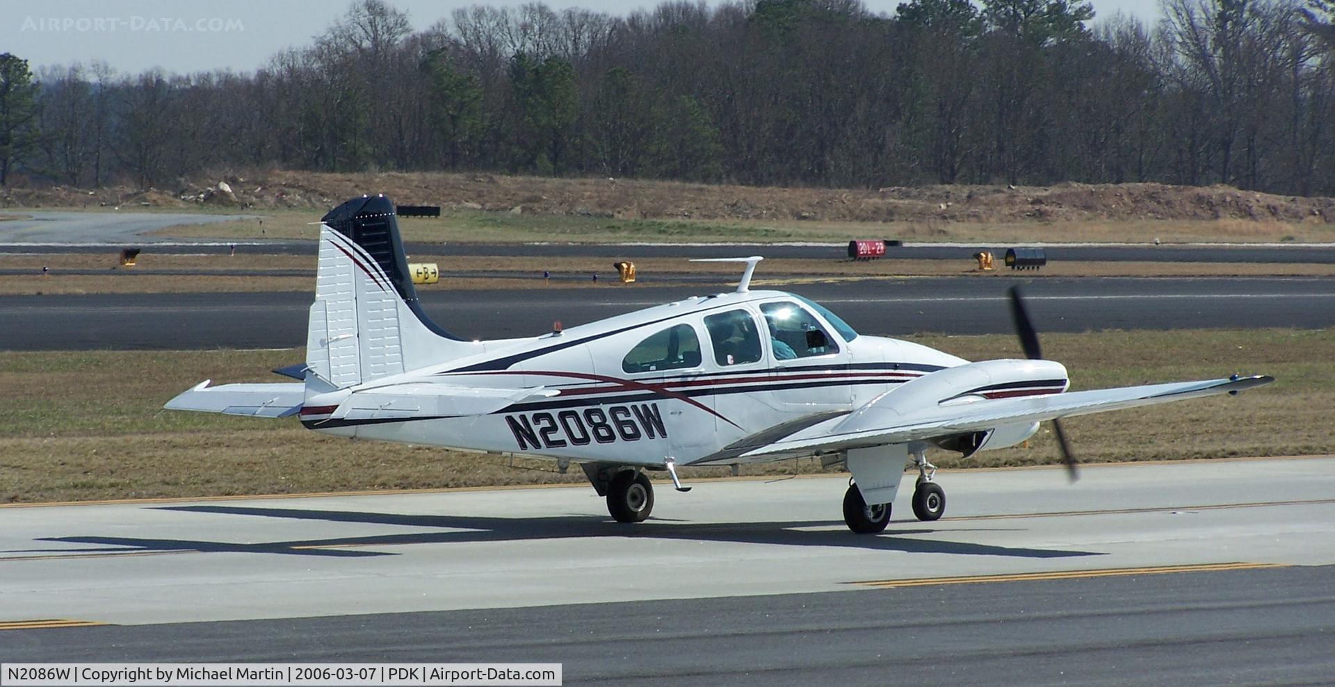 N2086W, 1965 Beech D95A Travel Air C/N TD-644, Taxing to Runway 2R