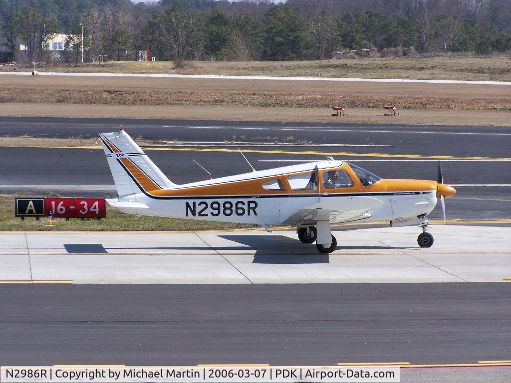N2986R, 1969 Piper PA-28R-200 Cherokee Arrow C/N 28R-35375, Taxing to Runway 2R