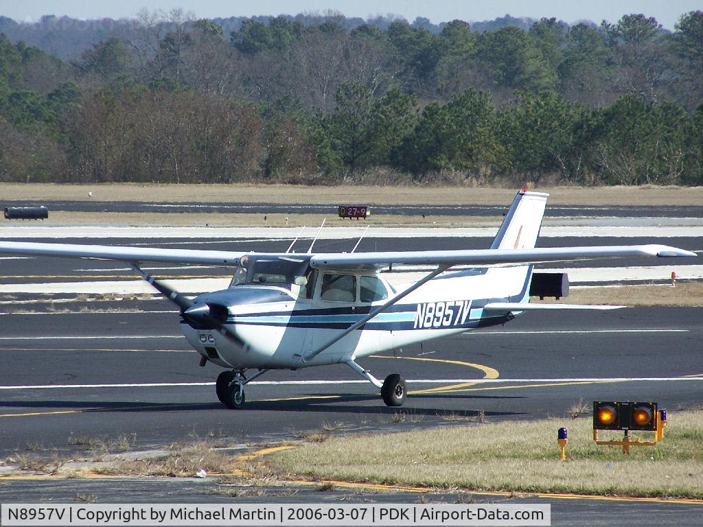 N8957V, 1974 Cessna 172M C/N 17264313, Taxing back from flight