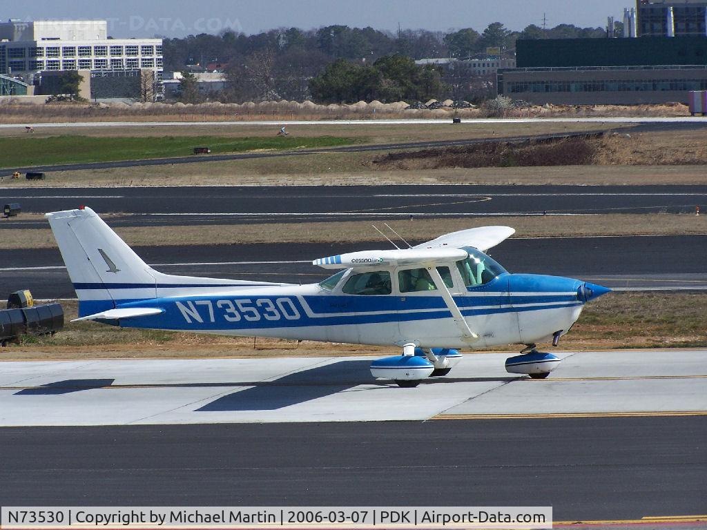 N73530, 1976 Cessna 172M C/N 17267531, Taxing to Runway 2R