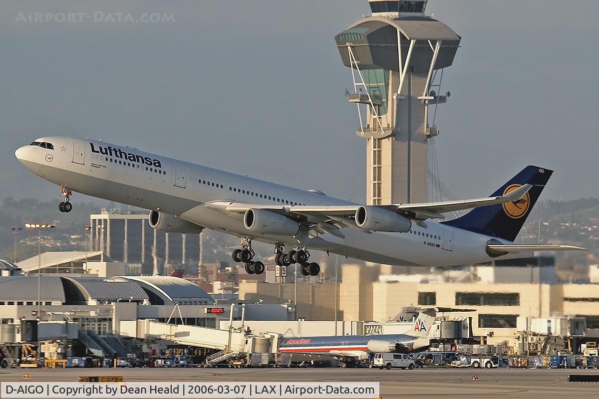 D-AIGO, 1998 Airbus A340-313X C/N 233, Lufthansa D-AIGO (A340-300) departing LAX RWY 25R as FLT 453 enroute to Munchen (EDDM), Germany.