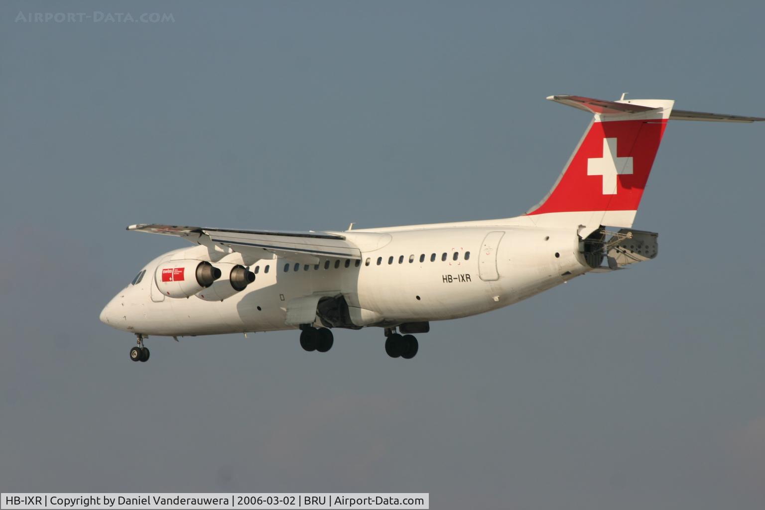 HB-IXR, 1996 British Aerospace Avro 146-RJ100 C/N E3281, short to touch rnw 25L