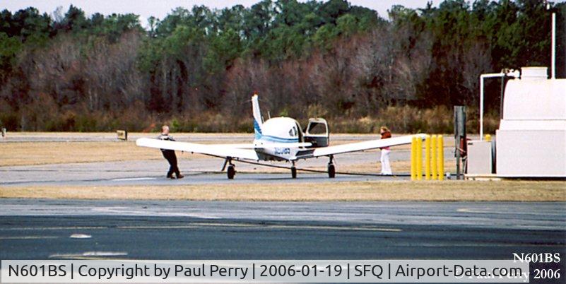 N601BS, 1970 Piper PA-28R-200 Cherokee Arrow C/N 28R-35798, Not long after touchdown, time to top off the tanks.