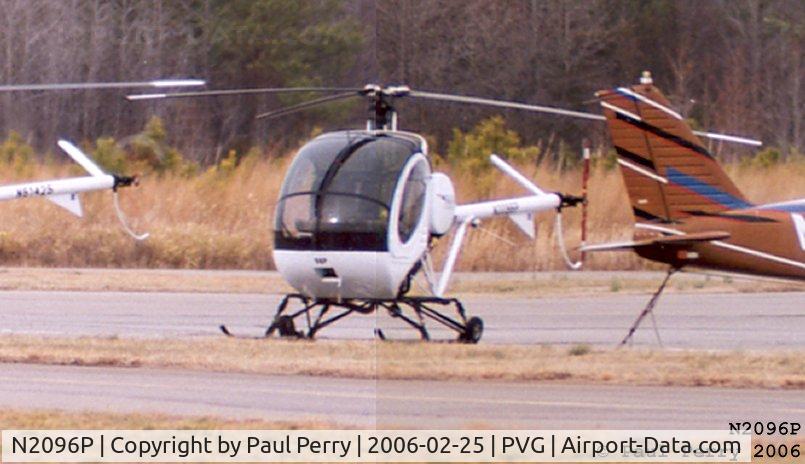N2096P, 2004 Schweizer 269C-1 C/N 0188, Left out of the training for the afternoon.