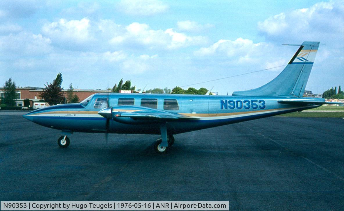 N90353, 1975 Smith Aerostar 601P C/N 61P-0211-021, a rare visitor at Antwerp