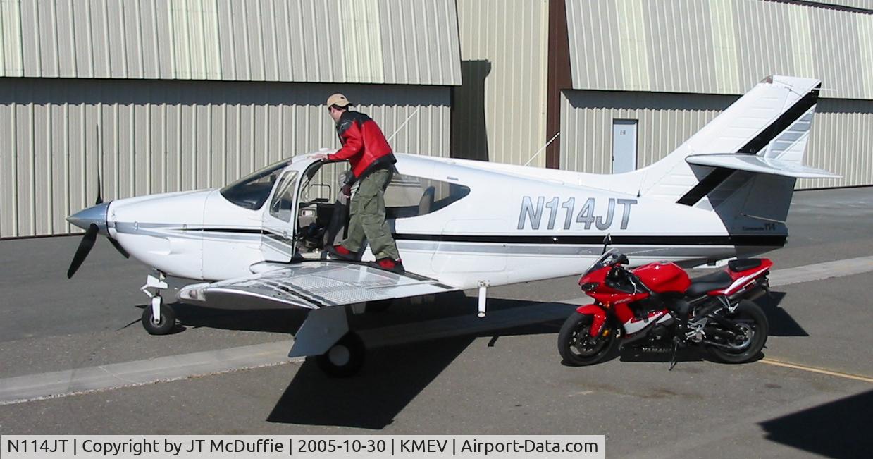 N114JT, 1976 Rockwell International 114 Commander C/N 14104, CMDR114JT Prepares for a mission
